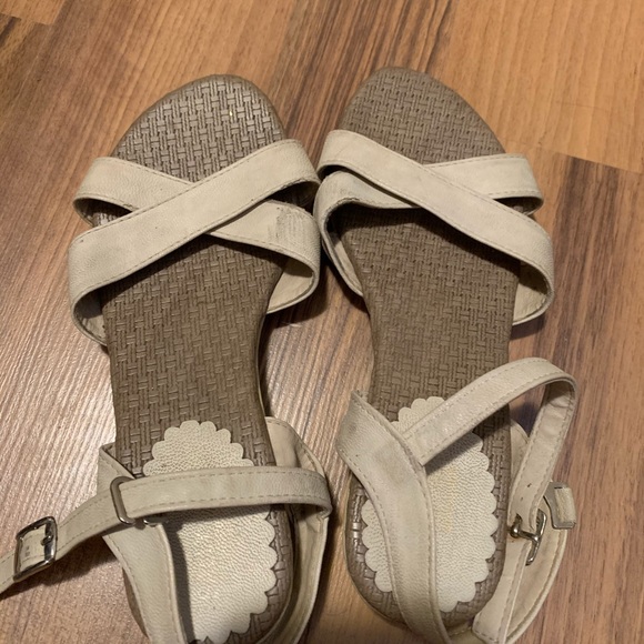 Shoes and sandals - Picture 7 of 7